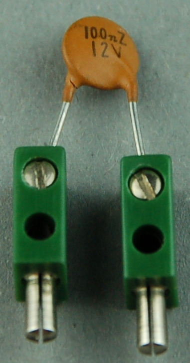 Kondensator 100nF 12V incl. Stecker
