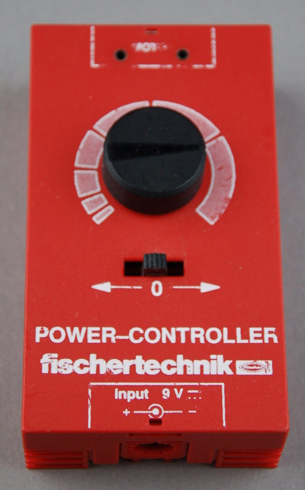 Power Controller 9V, 0,75A, 5,5mm Buchse, mit verwischter Schrift - neurot
