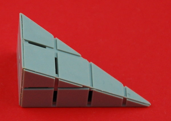 Geometric Viertel-Pyramide 20x20x40 - grau