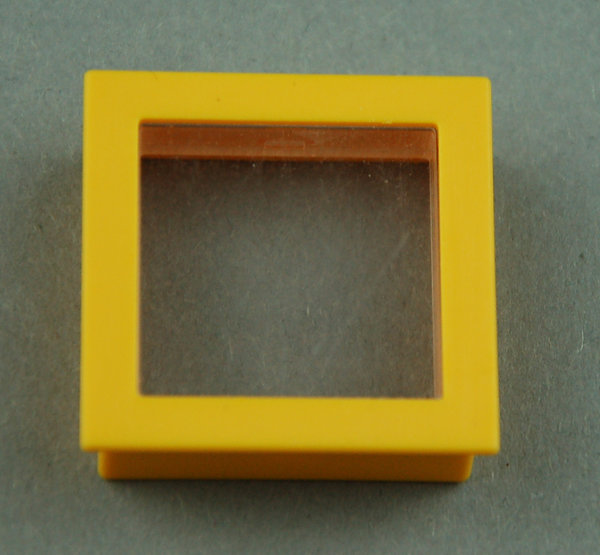 Stein Fenster 30x30 mit Glas (Glas z.t. verkratzt) - gelb/transparent