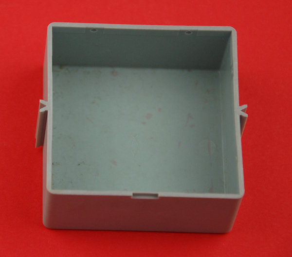 Kassetten-Unterteil mit 1 oder 2 Riegel - grau - mit Flecken und Verfärbungen