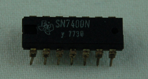 IC-14 NAND 7400 5V